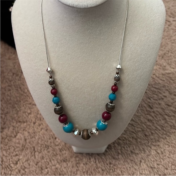 Beautiful bead necklace - Picture 1 of 3
